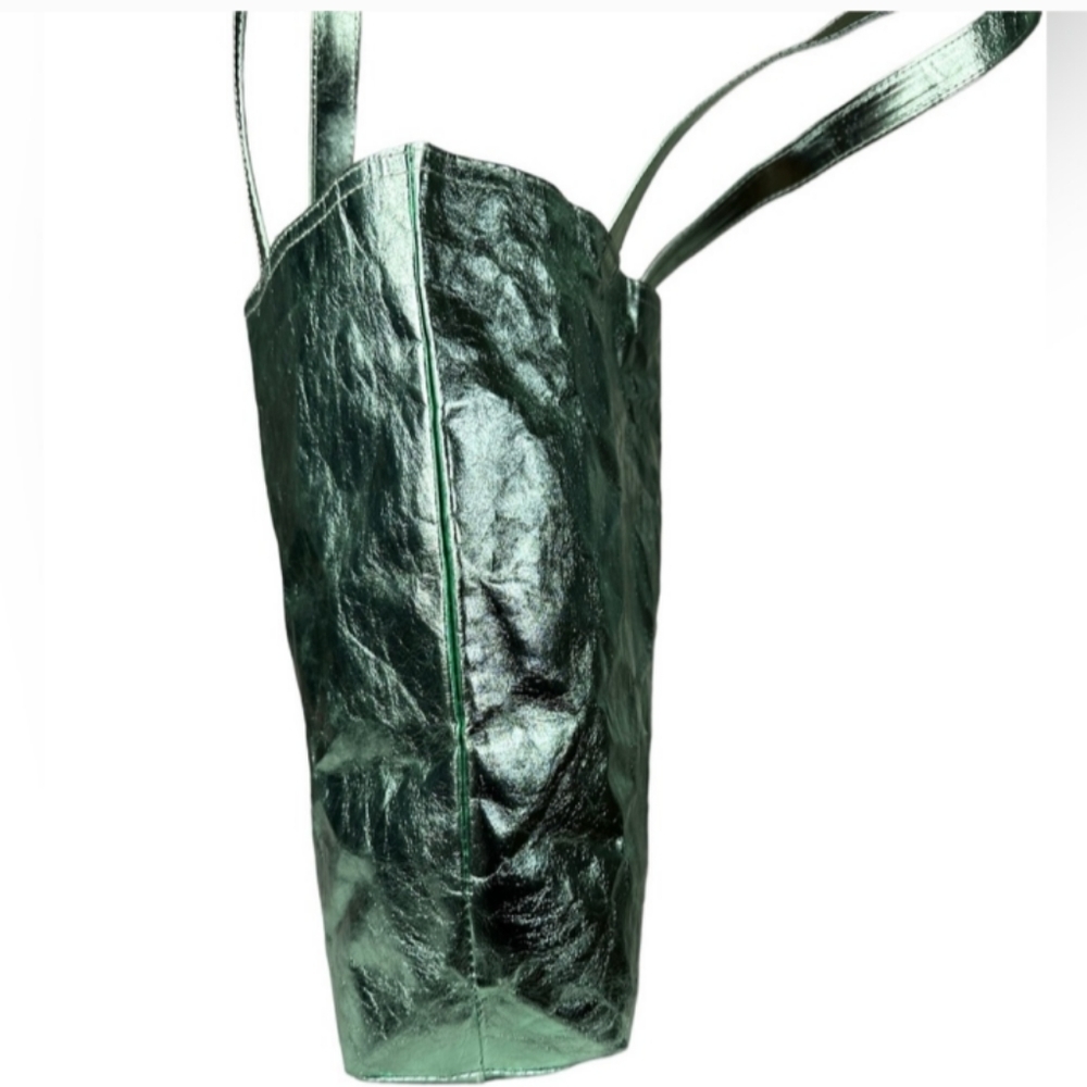 CLINIQUE NWT FOIL LOOK TOTE AND GIFT SET - Picture 5 of 9